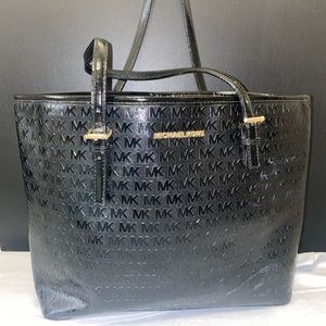 Michael kors used couple times brand new but used good conditions